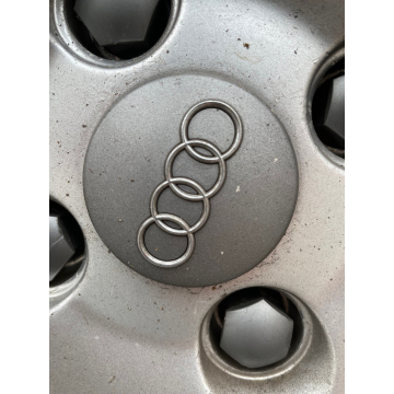 Wheel hub cap
